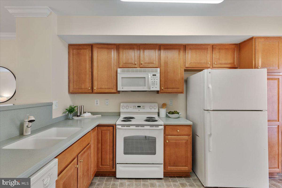 THE HIDEAWAY AT OLD ADMIRAL - Residential