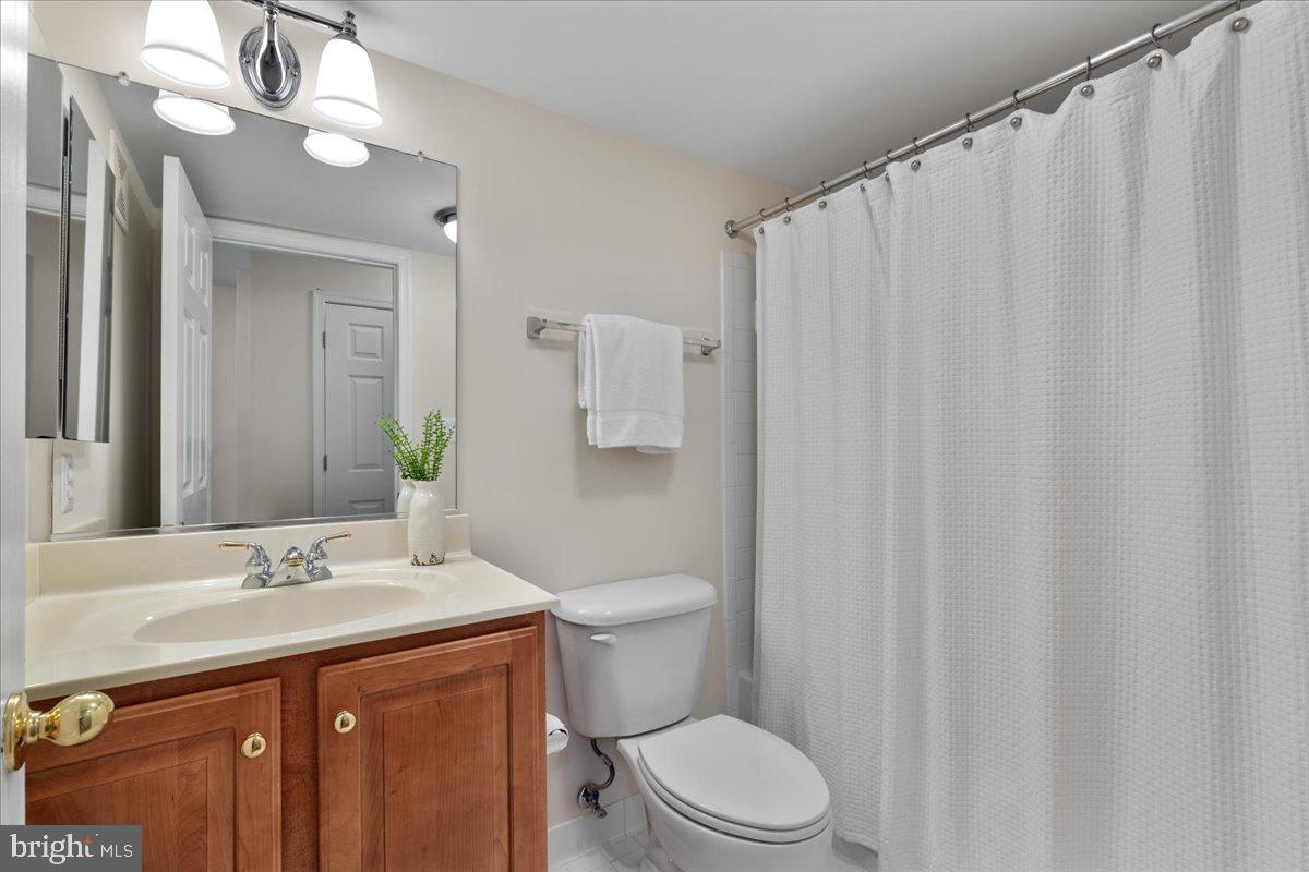 THE HIDEAWAY AT OLD ADMIRAL - Residential