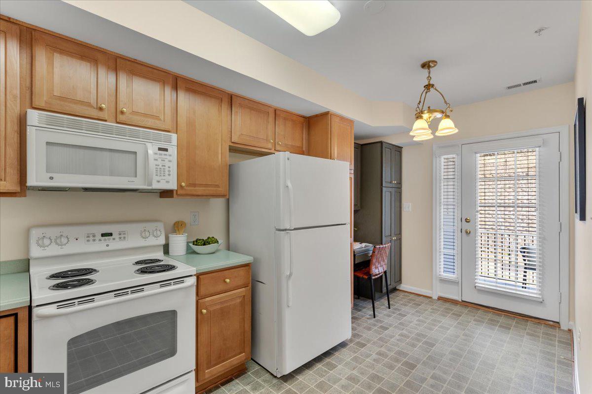 THE HIDEAWAY AT OLD ADMIRAL - Residential