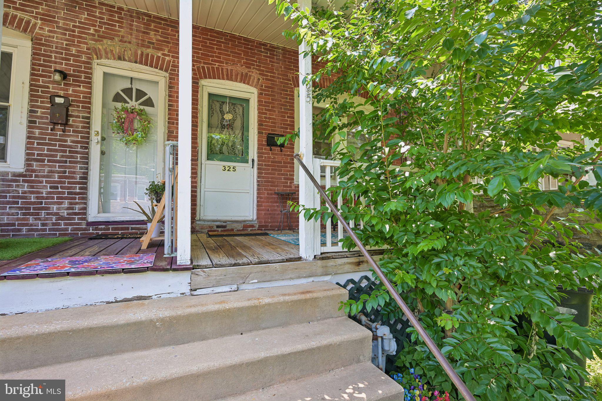 325 W SPRING AVENUE