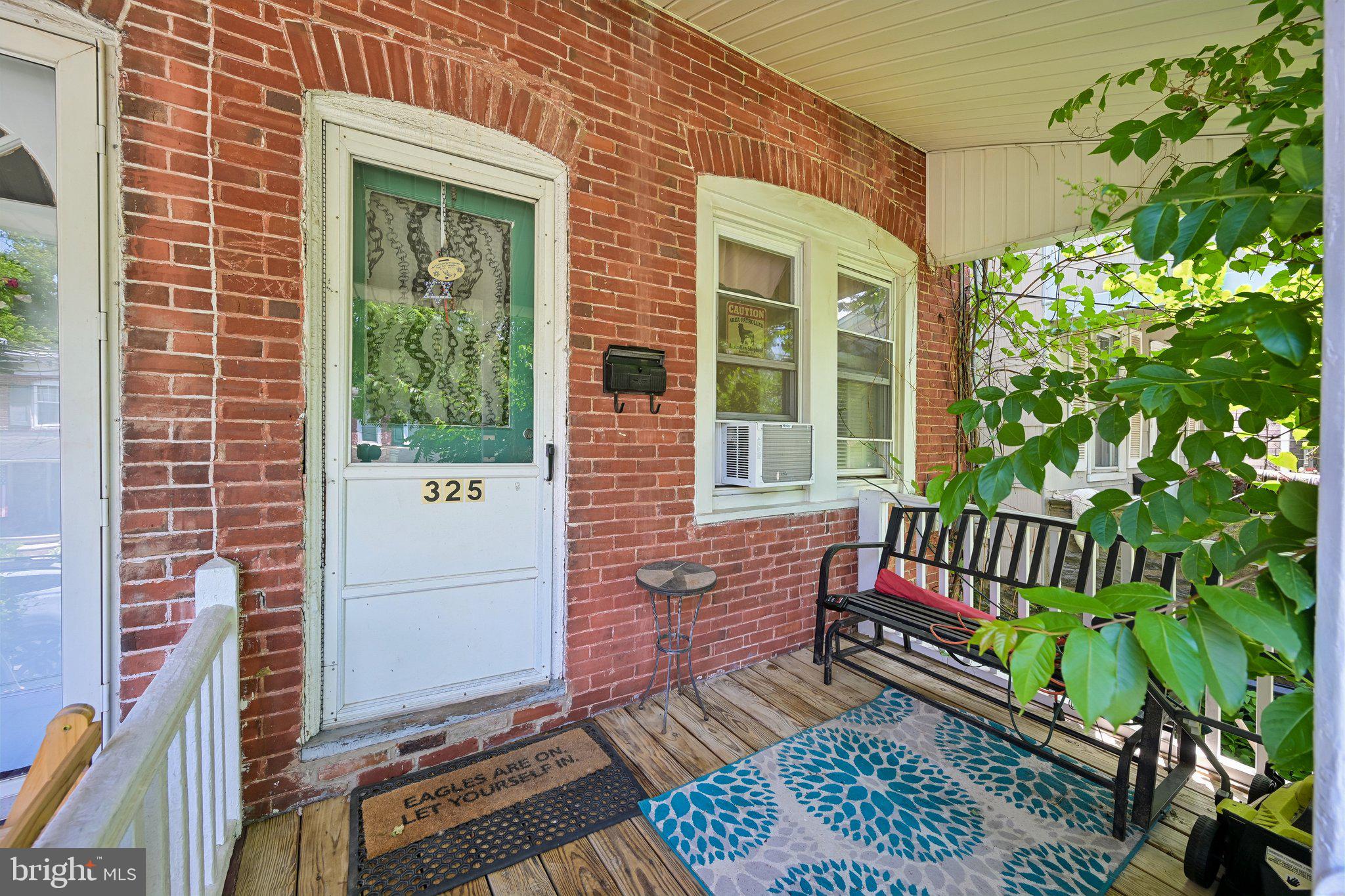 325 W SPRING AVENUE