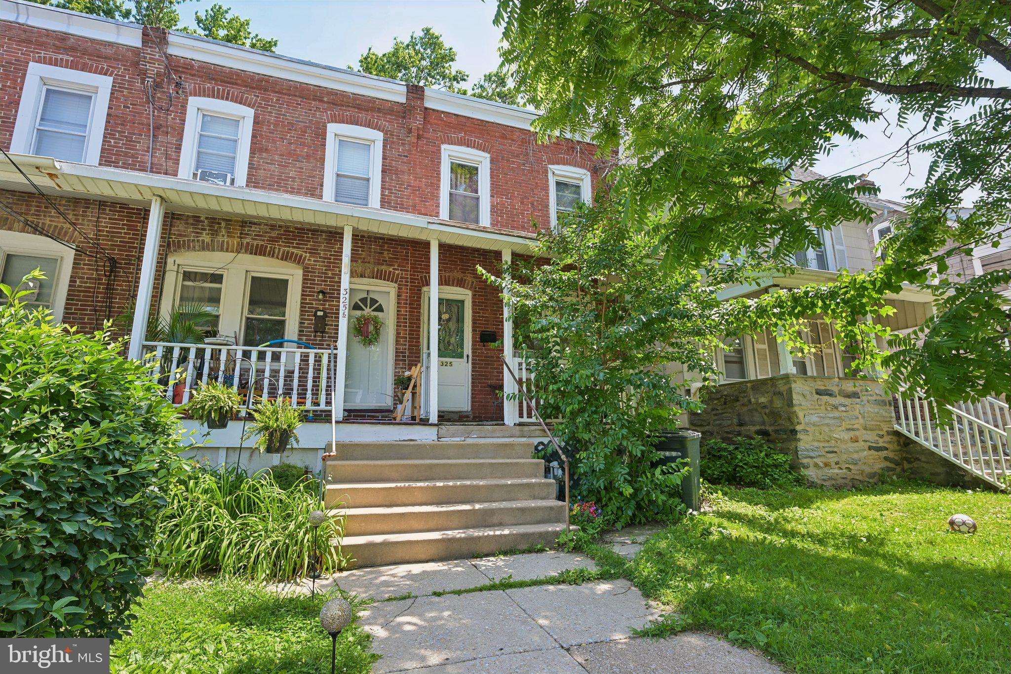 325 W SPRING AVENUE