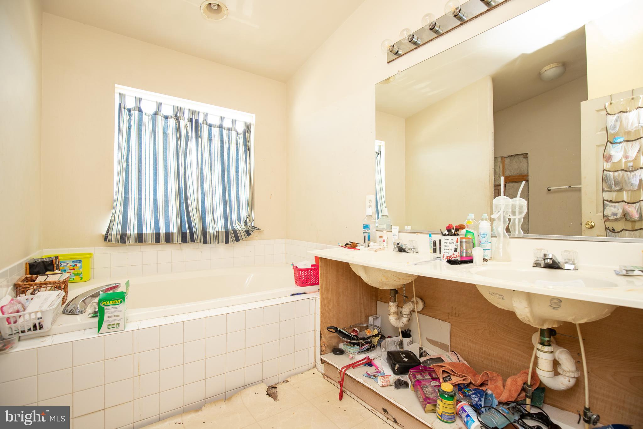 FRANKFORD ESTATES - Residential