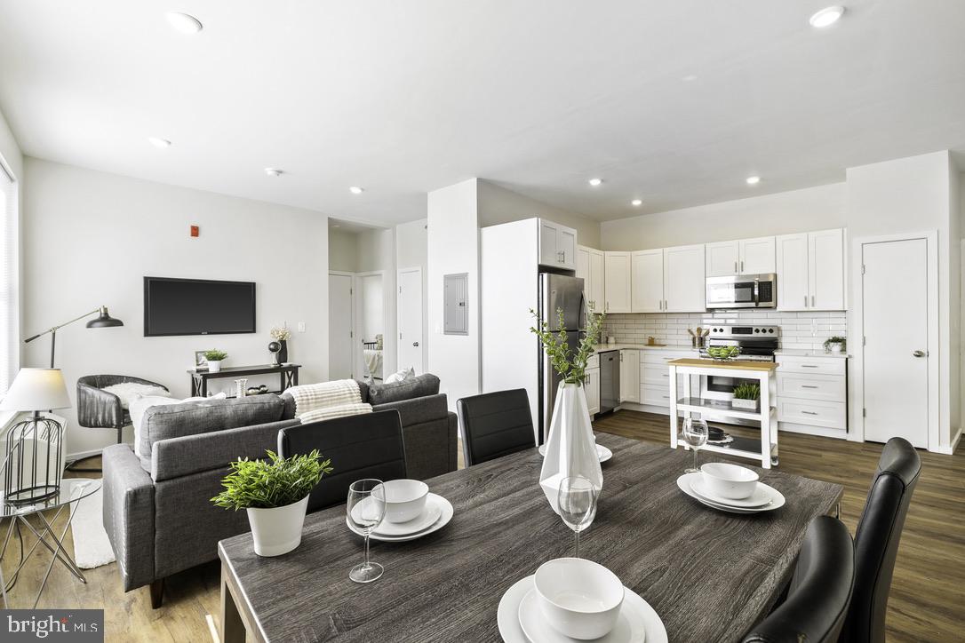 GERMANTOWN - Commercial Sale