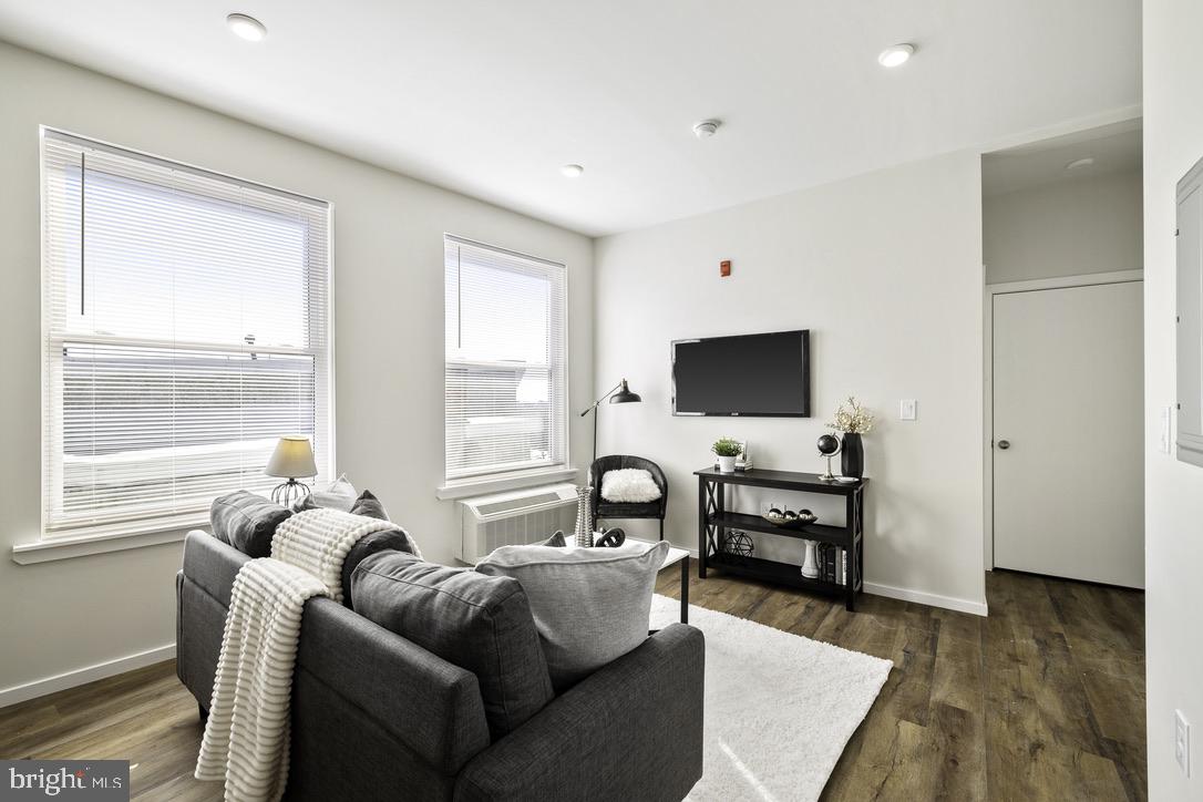 GERMANTOWN - Commercial Sale