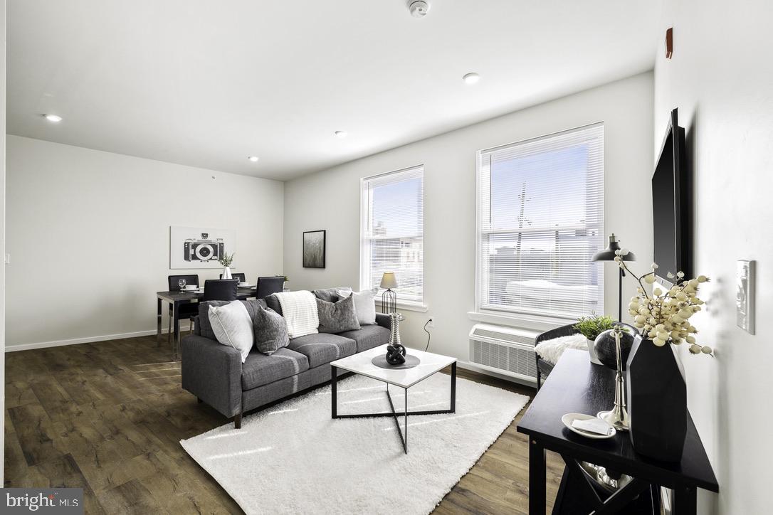 GERMANTOWN - Commercial Sale