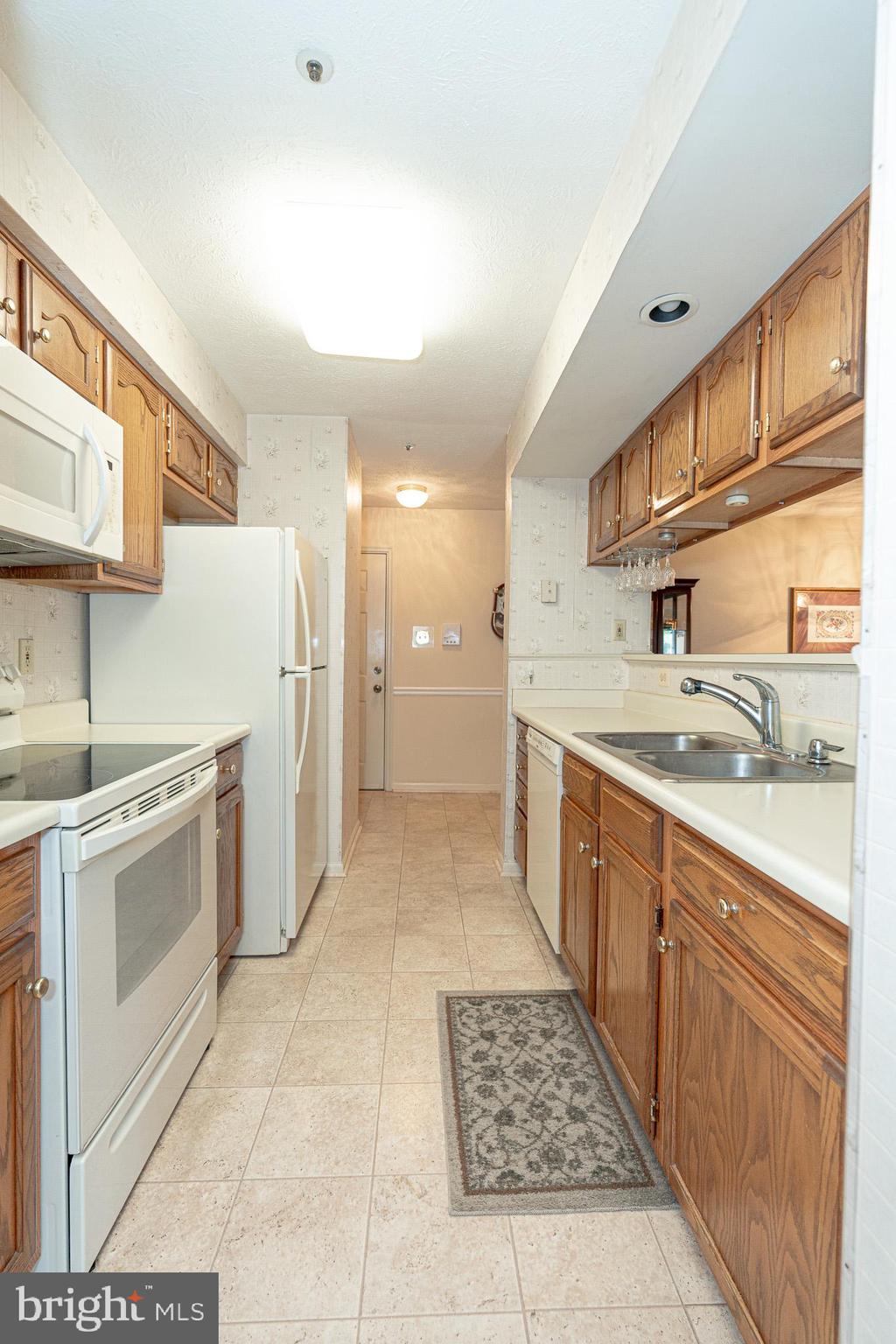 PERRY HALL COURTS - Residential