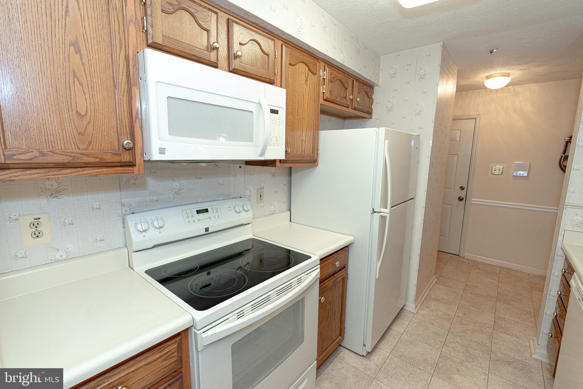 PERRY HALL COURTS - Residential