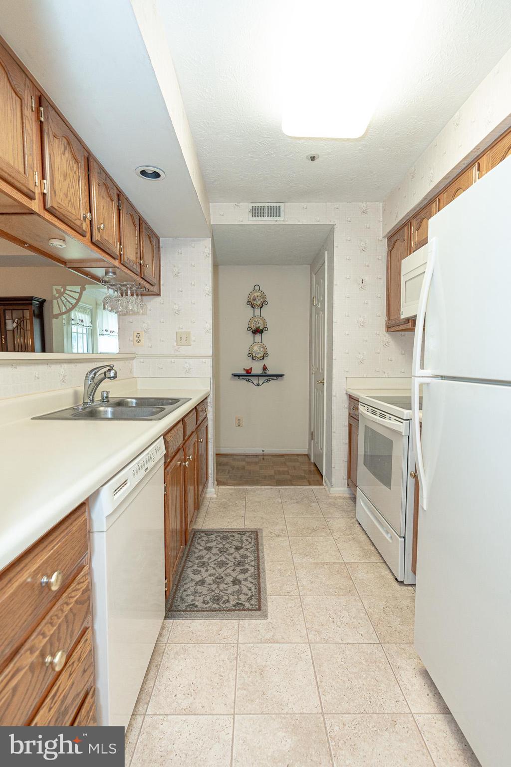 PERRY HALL COURTS - Residential