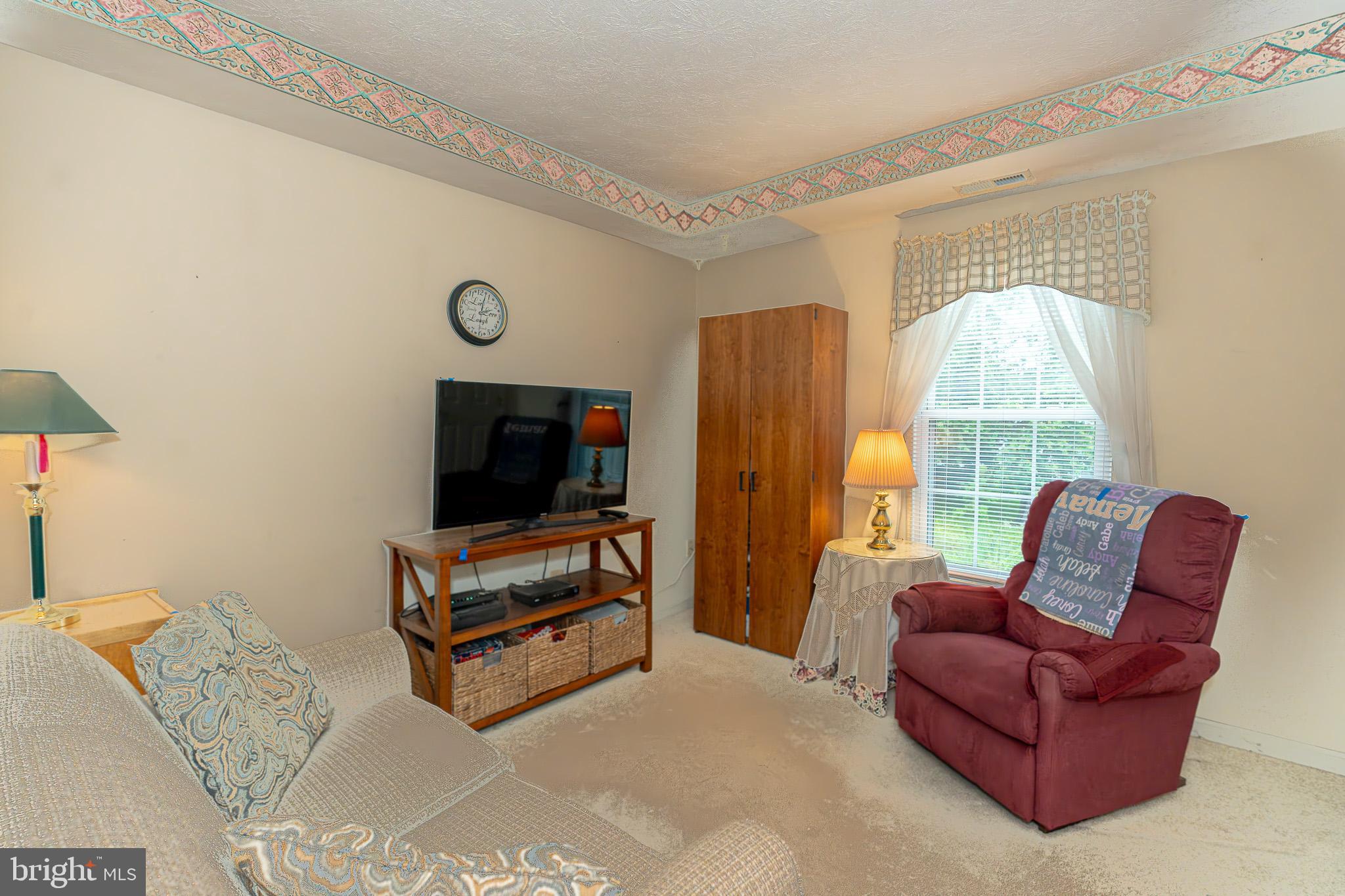 PERRY HALL COURTS - Residential