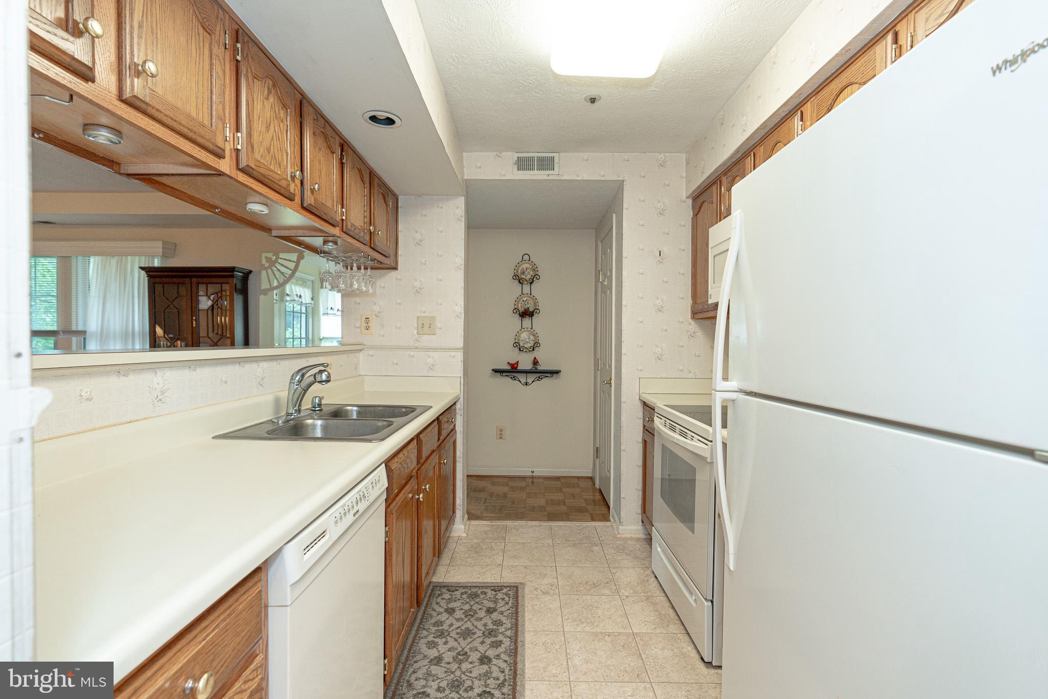 PERRY HALL COURTS - Residential