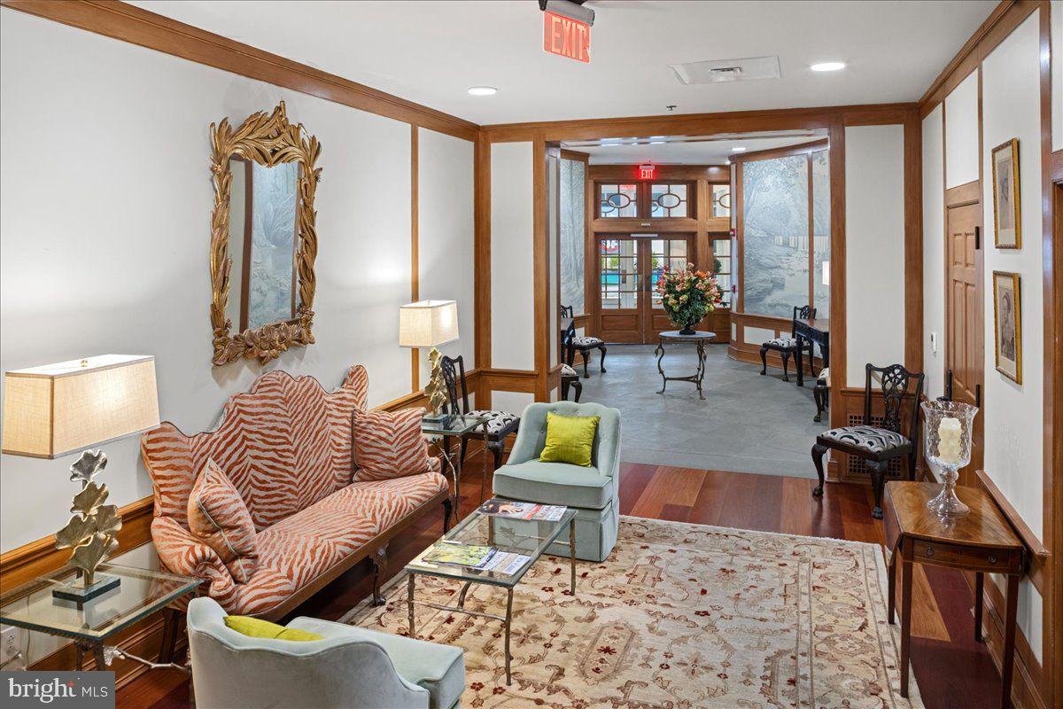 CHESTNUT HILL - Residential