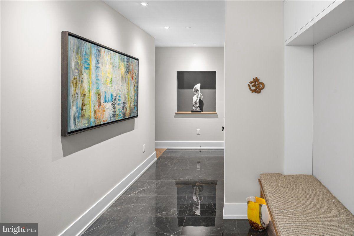 CHESTNUT HILL - Residential