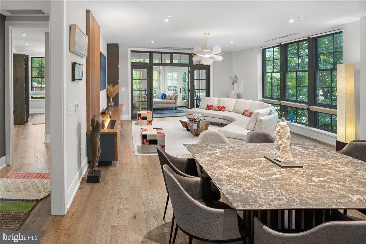 CHESTNUT HILL - Residential