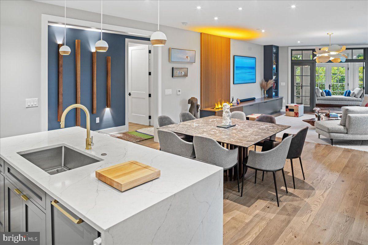 CHESTNUT HILL - Residential