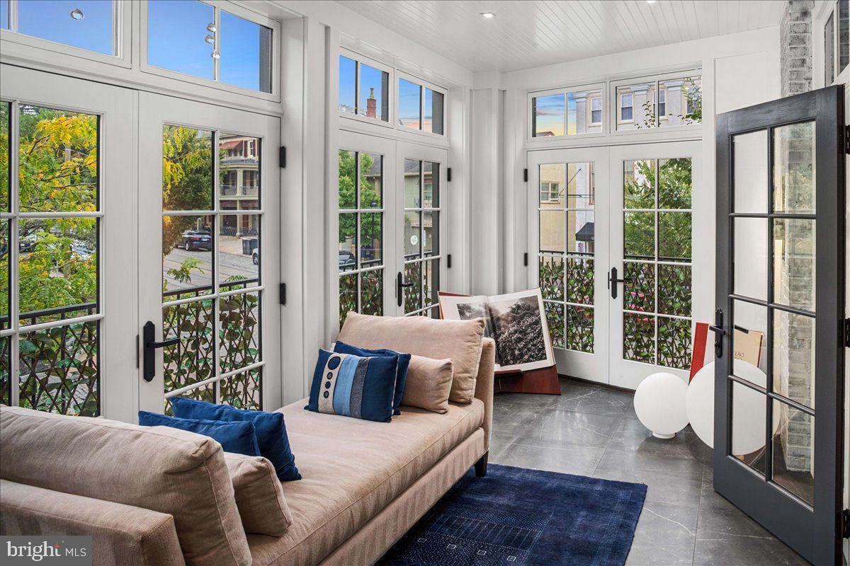 CHESTNUT HILL - Residential