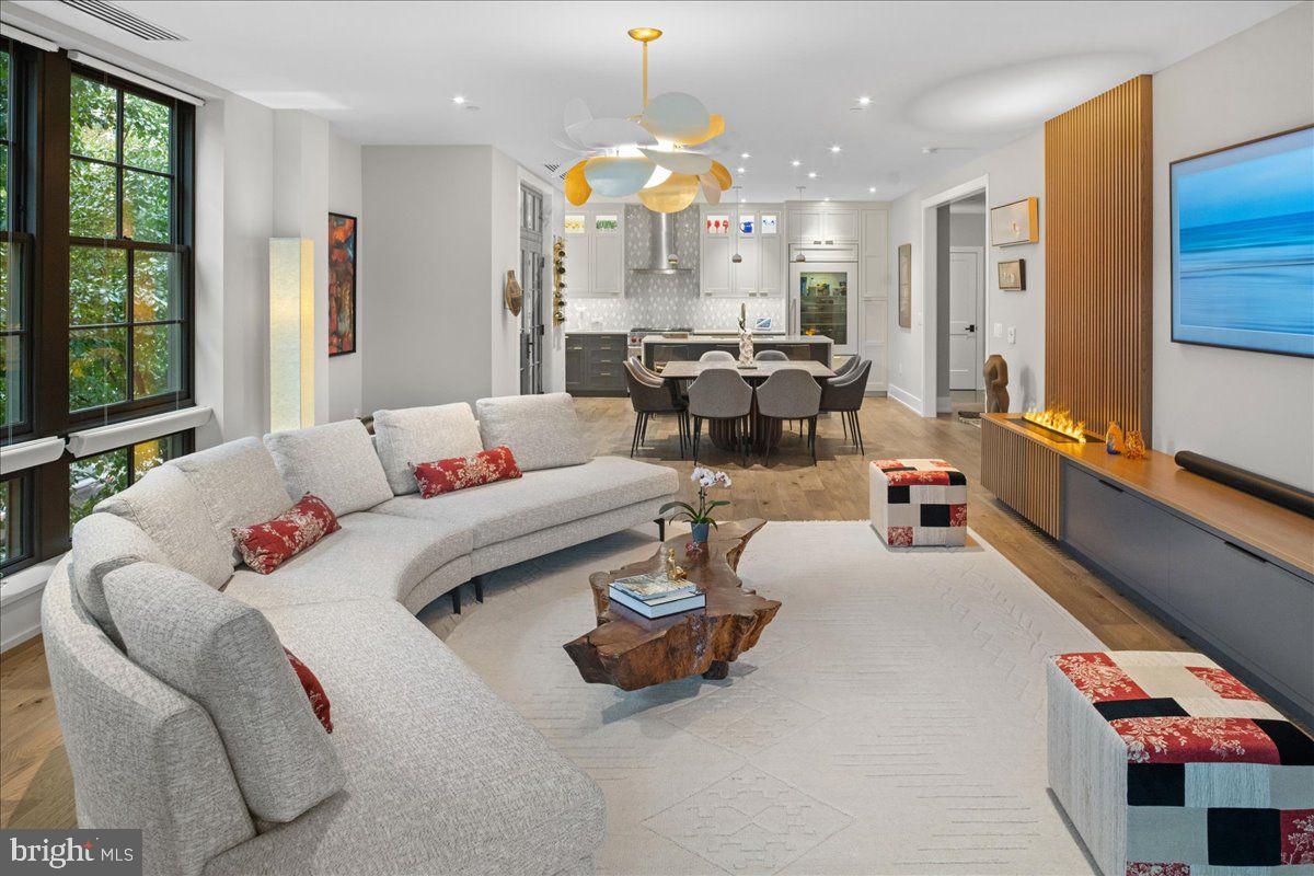 CHESTNUT HILL - Residential