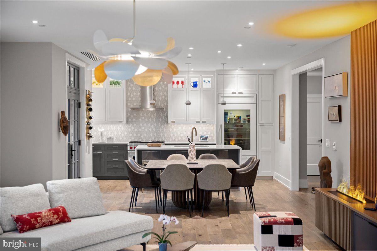 CHESTNUT HILL - Residential