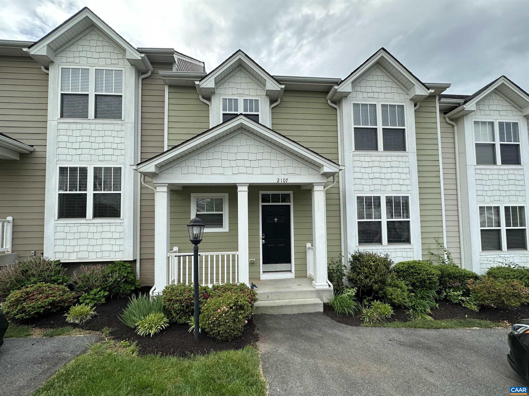 PAVILIONS AT PANTOPS - Residential Lease