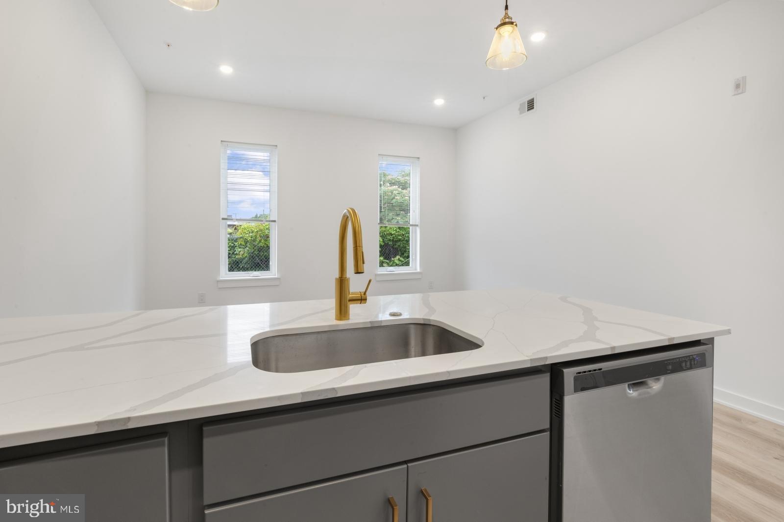 EAST KENSINGTON - Residential Lease