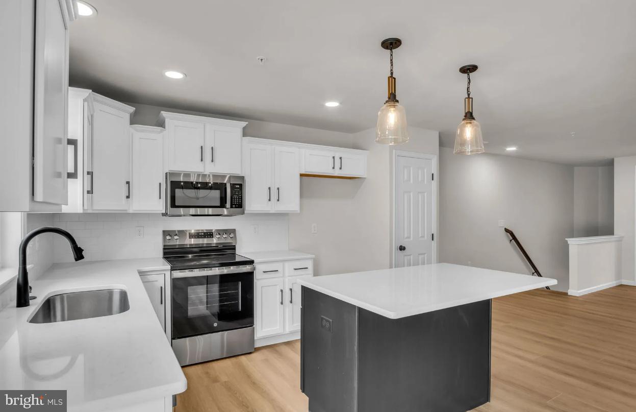 MAYAPPLE WOODS - Residential