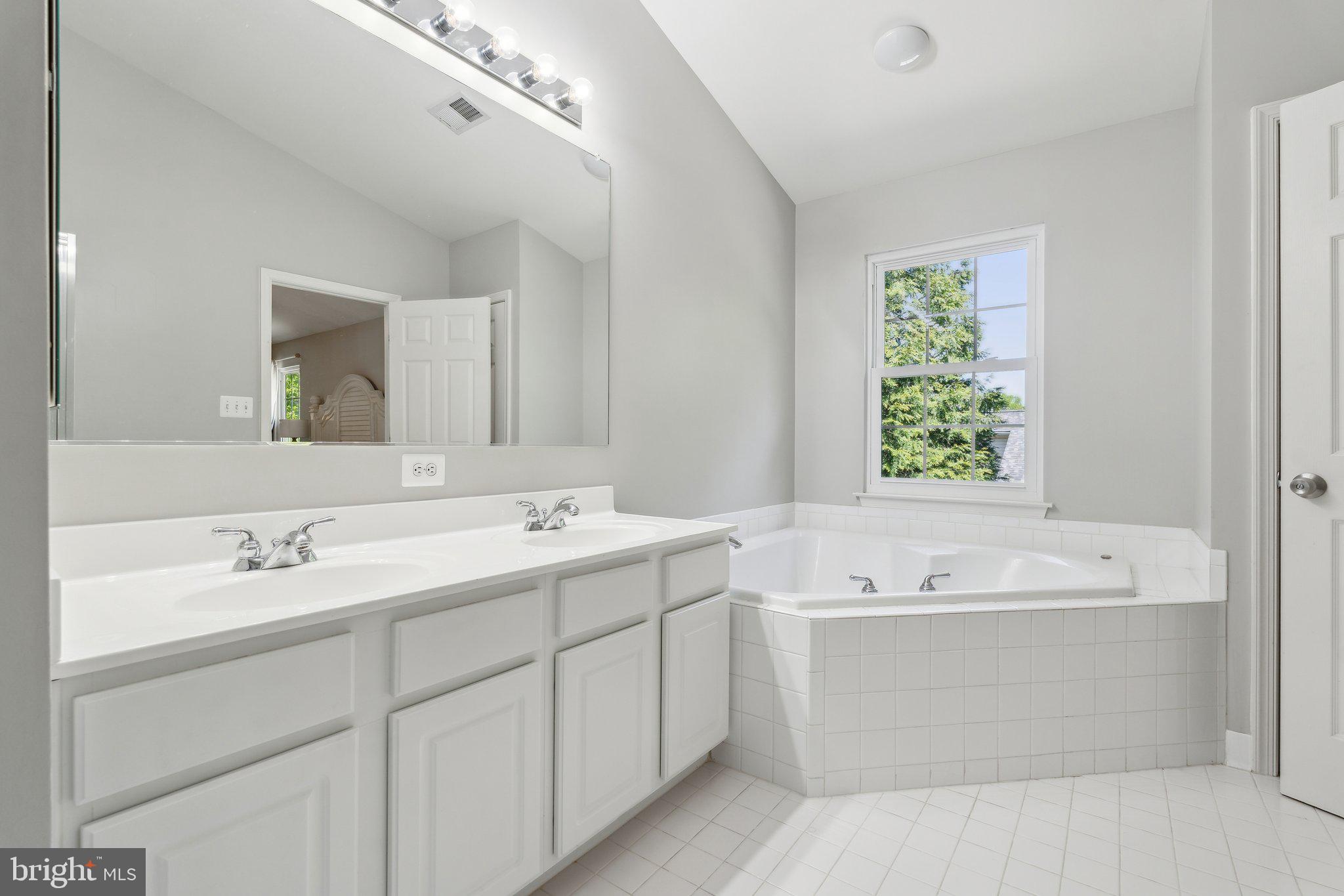 KINGS CROSSING - Residential