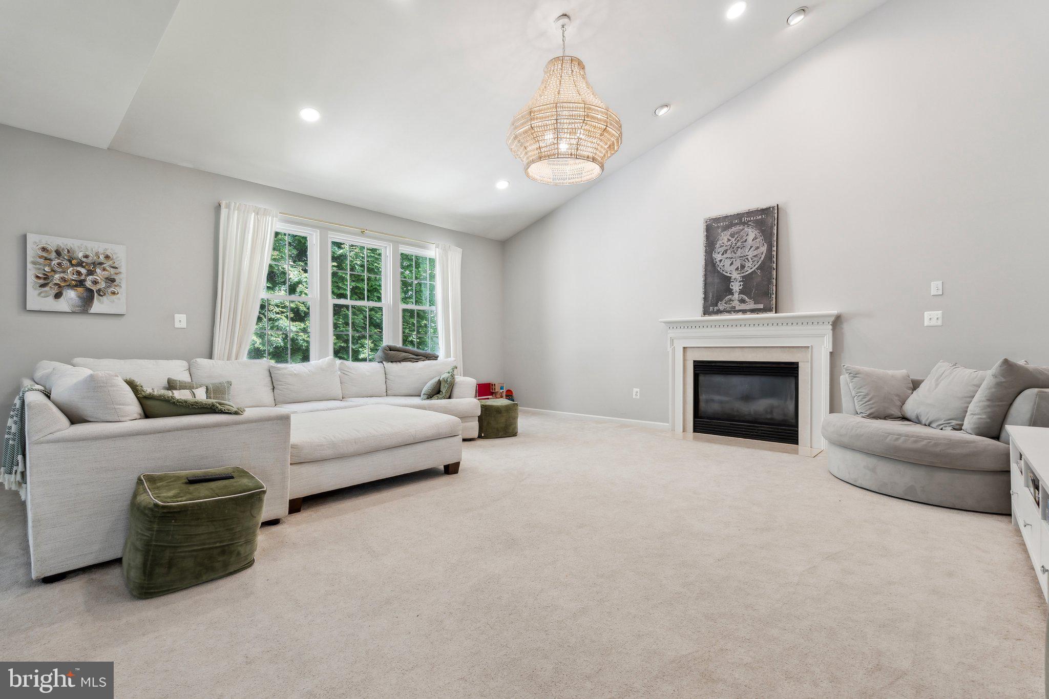 KINGS CROSSING - Residential