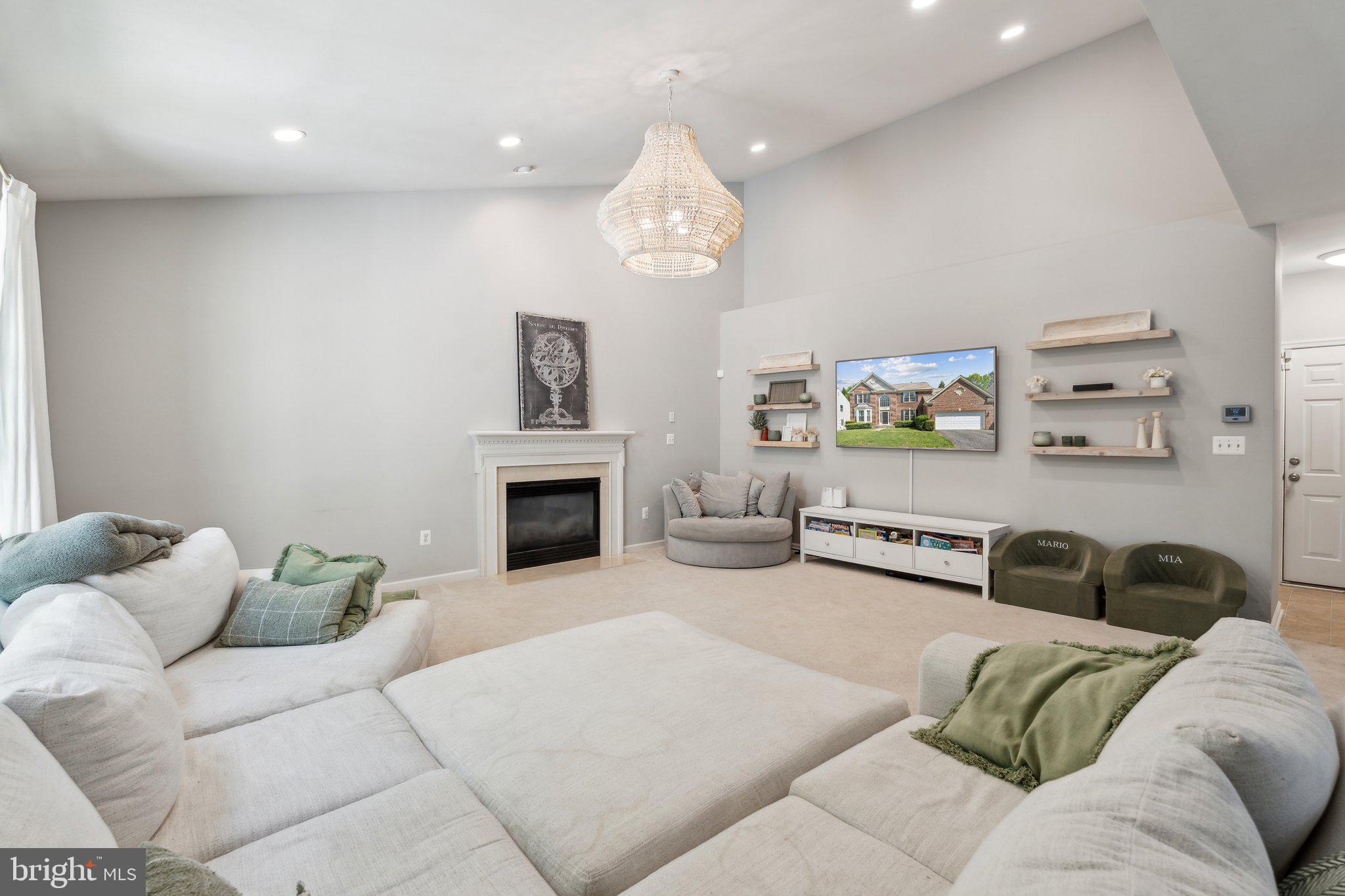 KINGS CROSSING - Residential