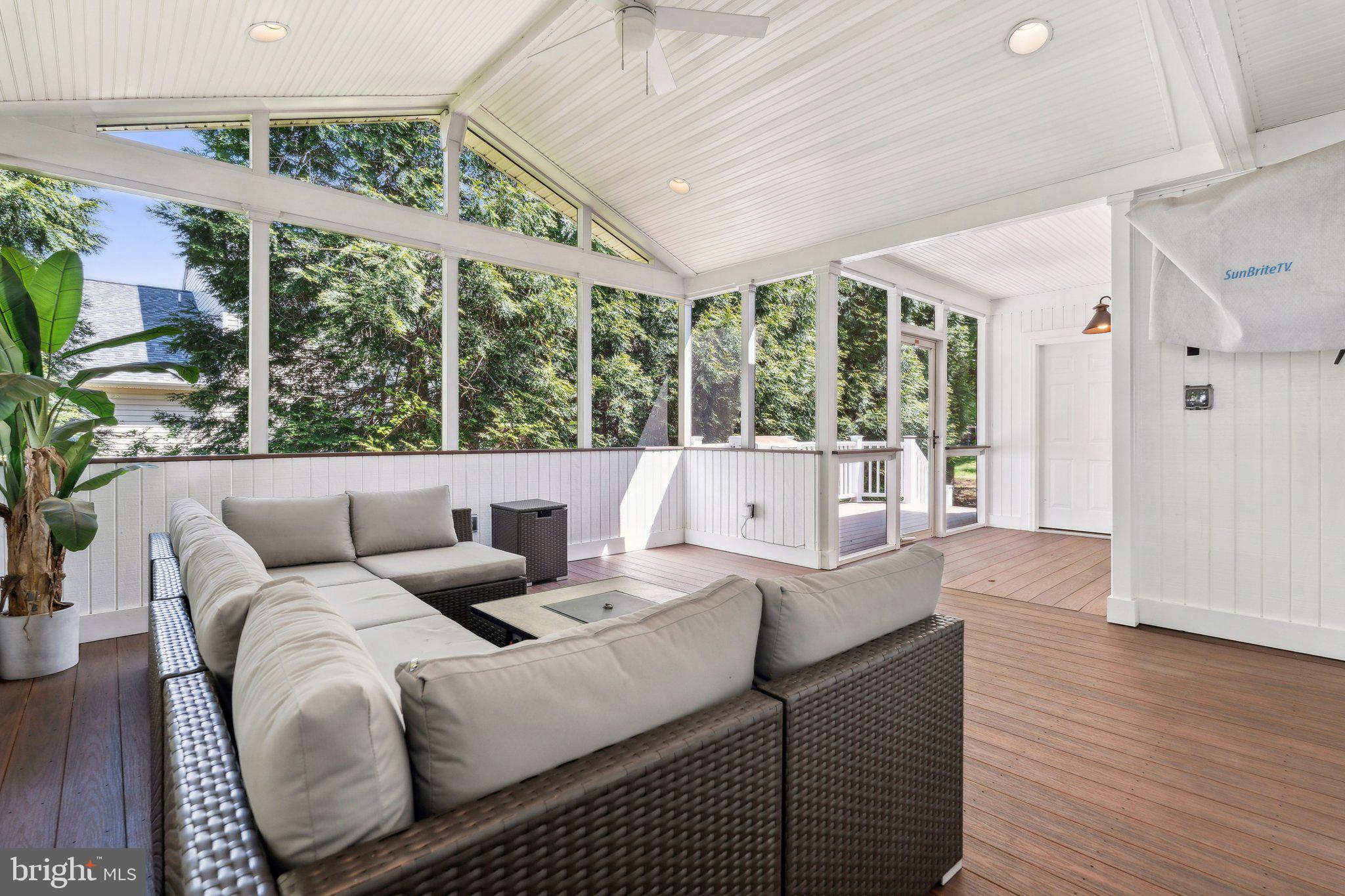 KINGS CROSSING - Residential