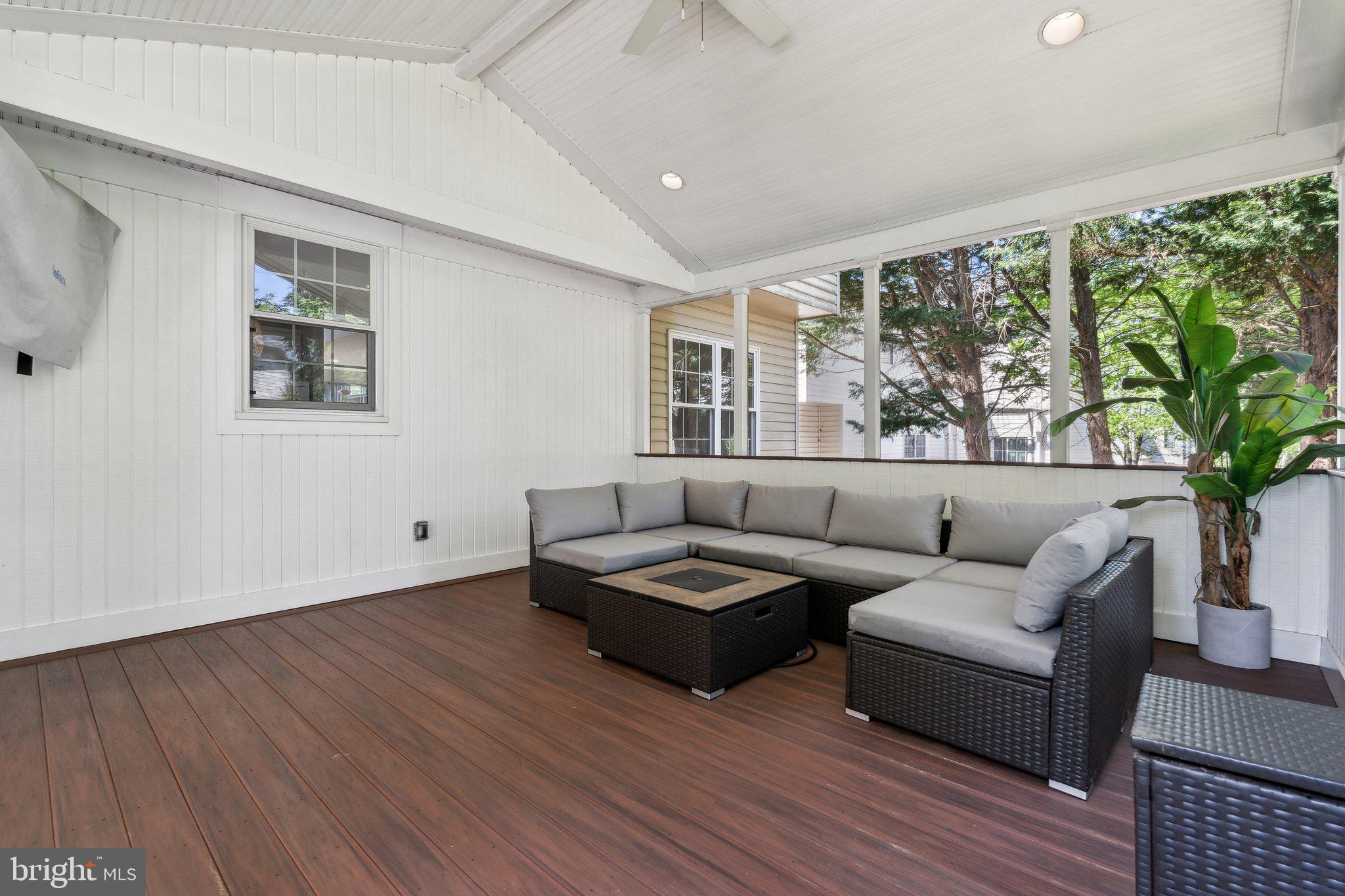 KINGS CROSSING - Residential