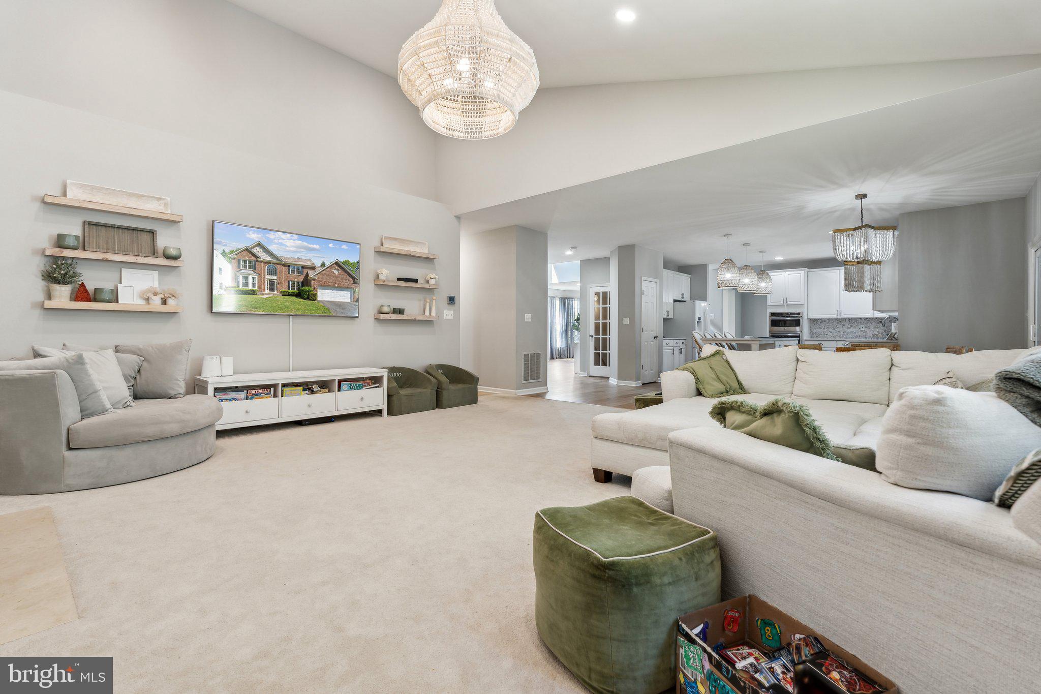 KINGS CROSSING - Residential