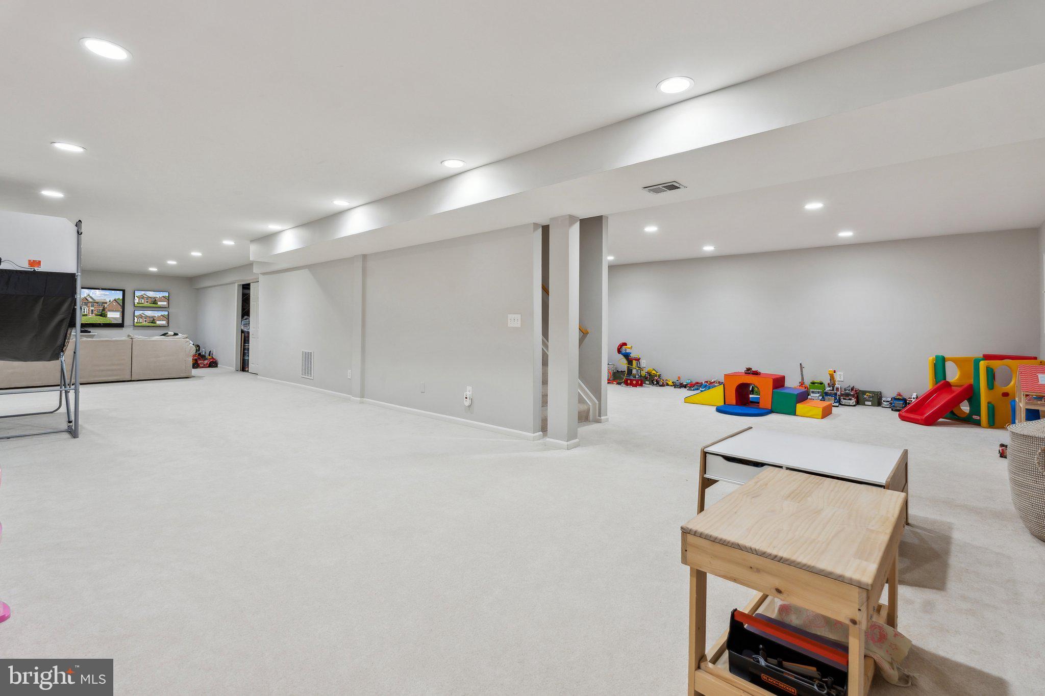 KINGS CROSSING - Residential