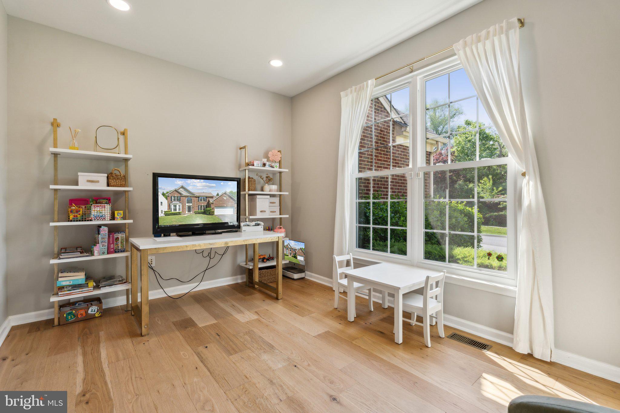 KINGS CROSSING - Residential