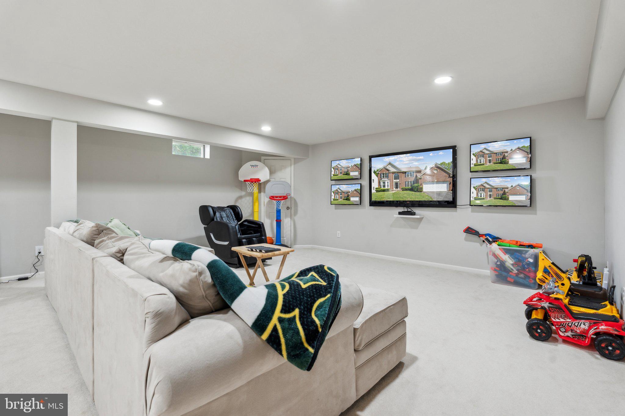 KINGS CROSSING - Residential