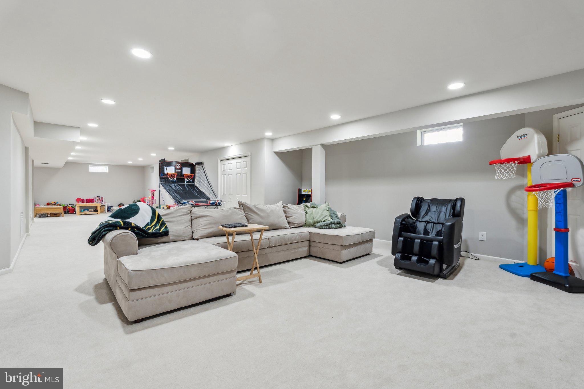 KINGS CROSSING - Residential