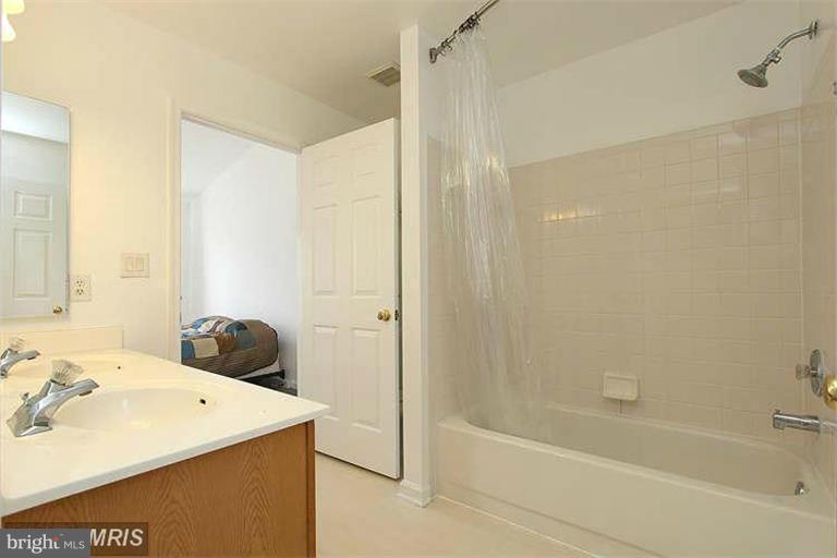 CENTRE RIDGE LAND BAY - Residential Lease