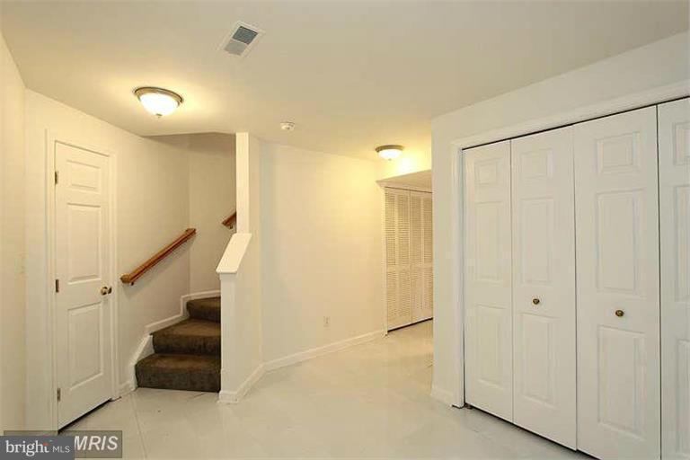 CENTRE RIDGE LAND BAY - Residential Lease