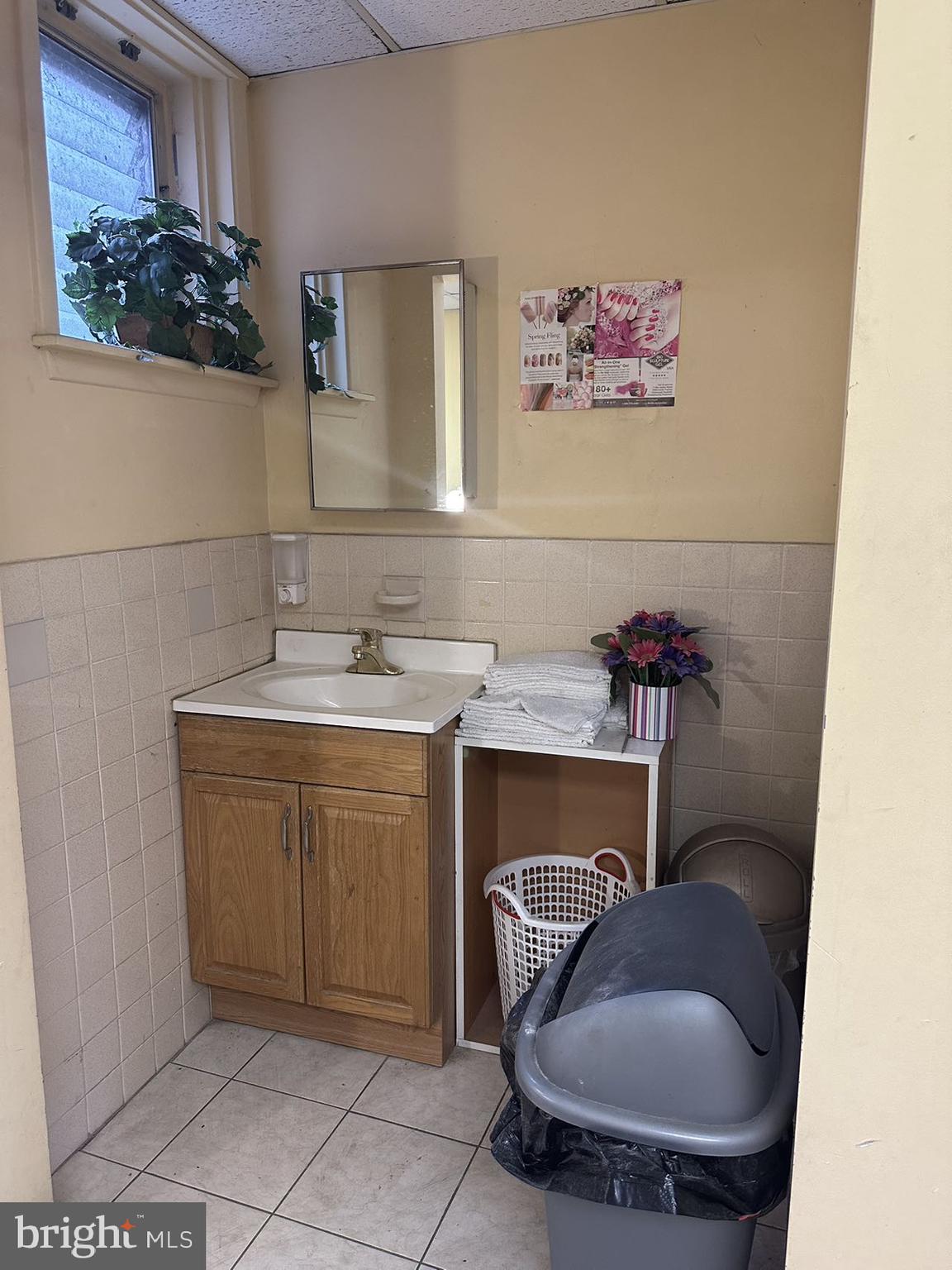 PORT RICHMOND - Commercial Sale