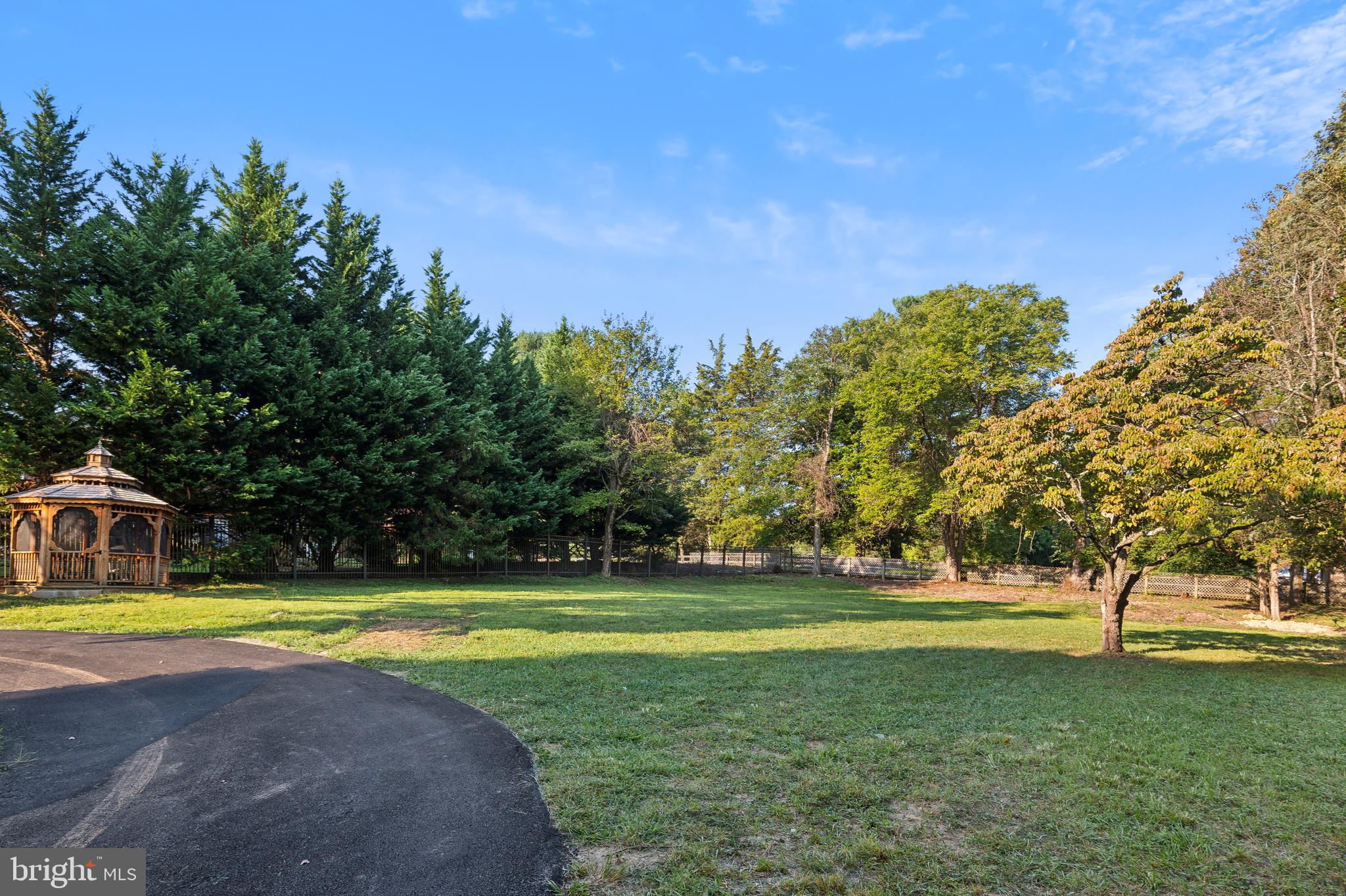 ARNON MEADOW - Residential