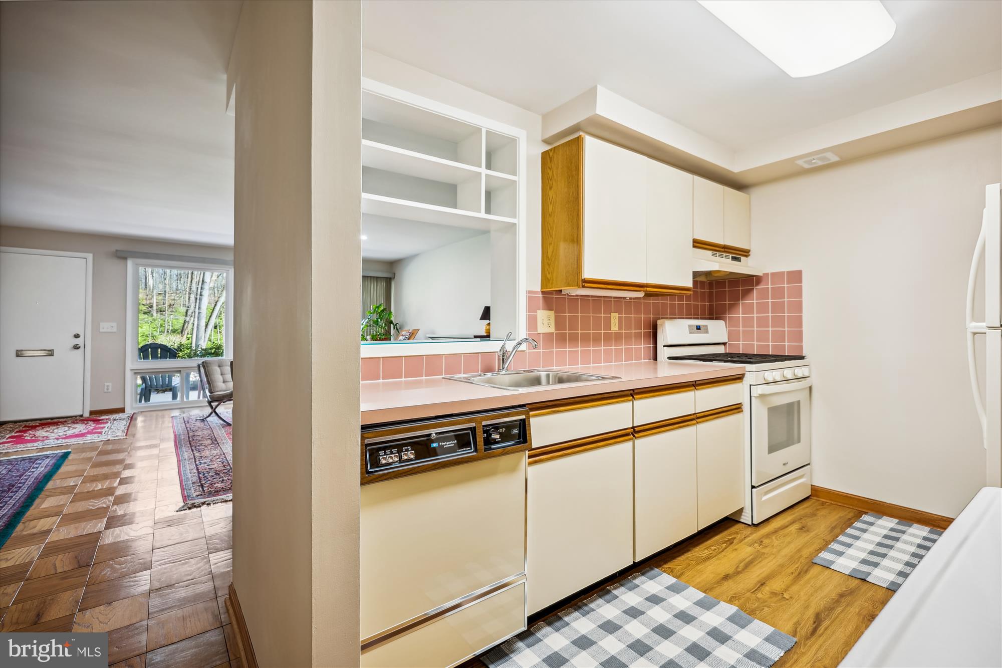 SPRING LAKE GARDEN CONDOMINIUM - Residential