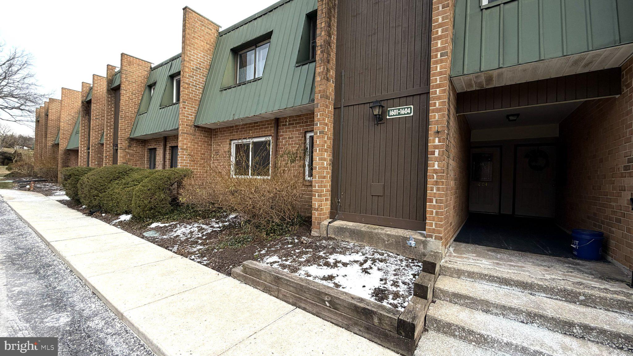 1603 MEADOWVIEW LANE 1603