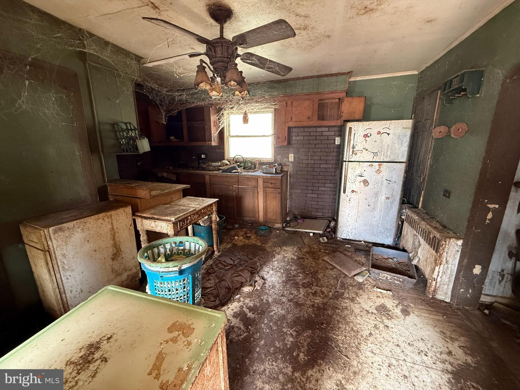 27114 CRISFIELD MARION