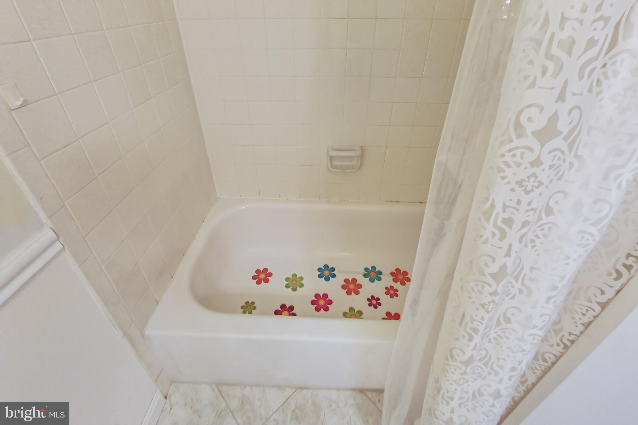 MILL CRK TOWNE EAST - Residential Lease