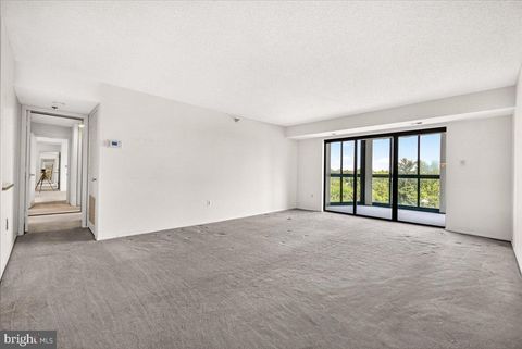 Condo For Sale - 3310 N Leisure World Boulevard #6-611<br/> SILVER SPRING, MD 20906