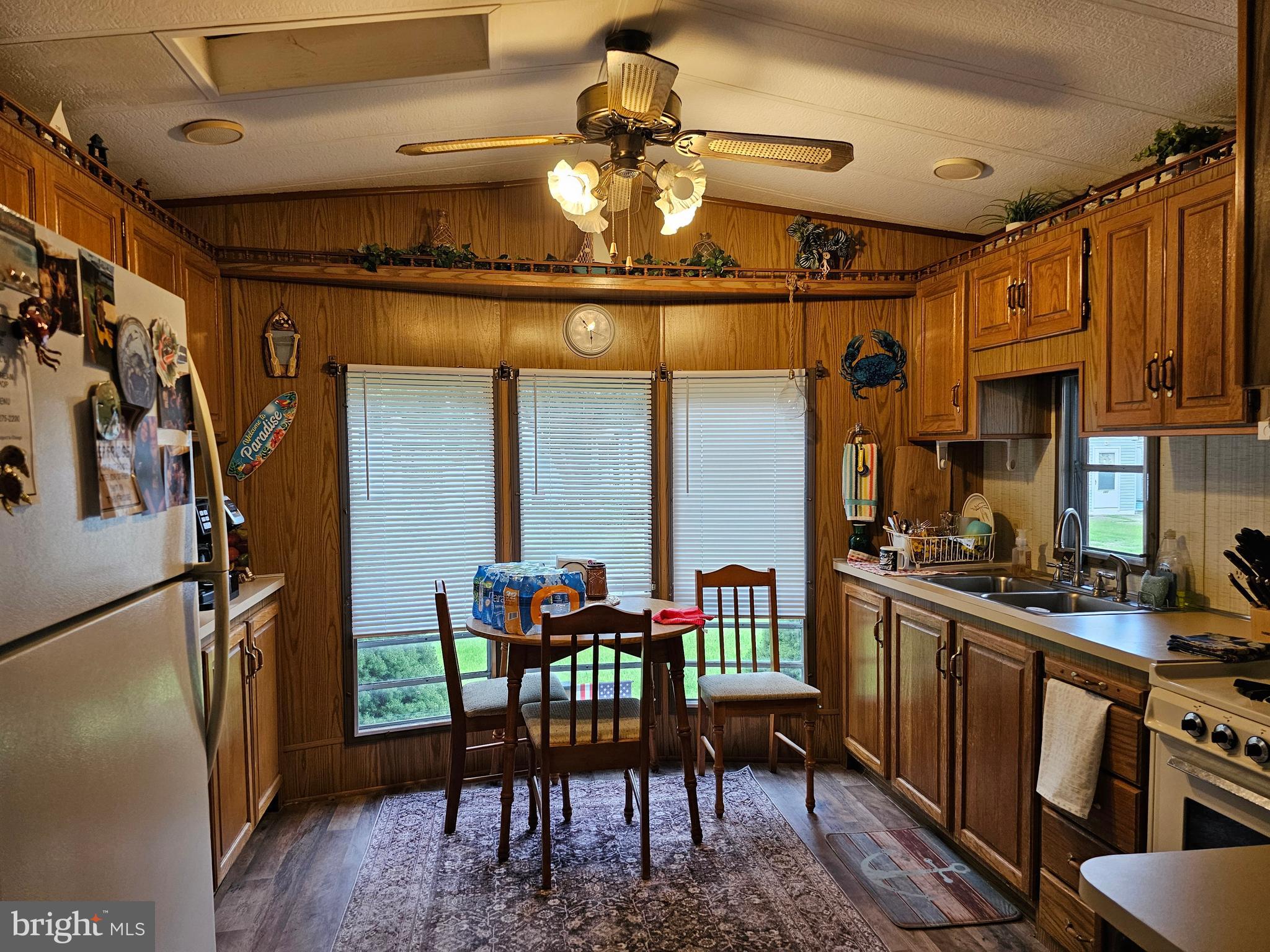 203,202 OKLAWAHA LANE GLEN 9