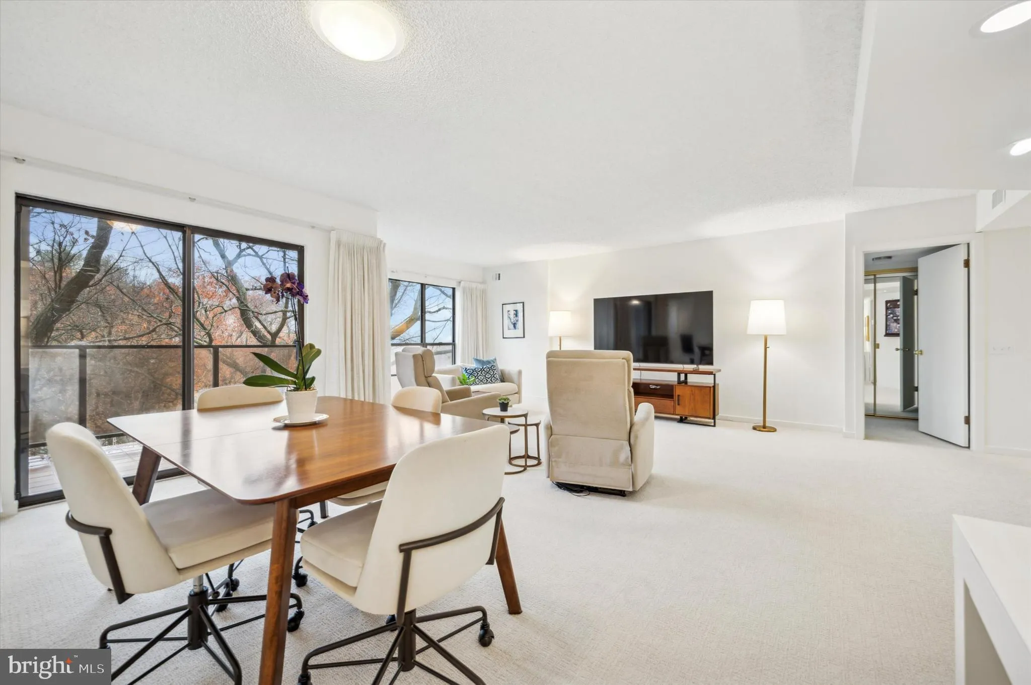 Elkins Park, Pennsylvania 19027, United States, 2 Bedrooms Bedrooms, ,2 BathroomsBathrooms,Residential,Pending,83991