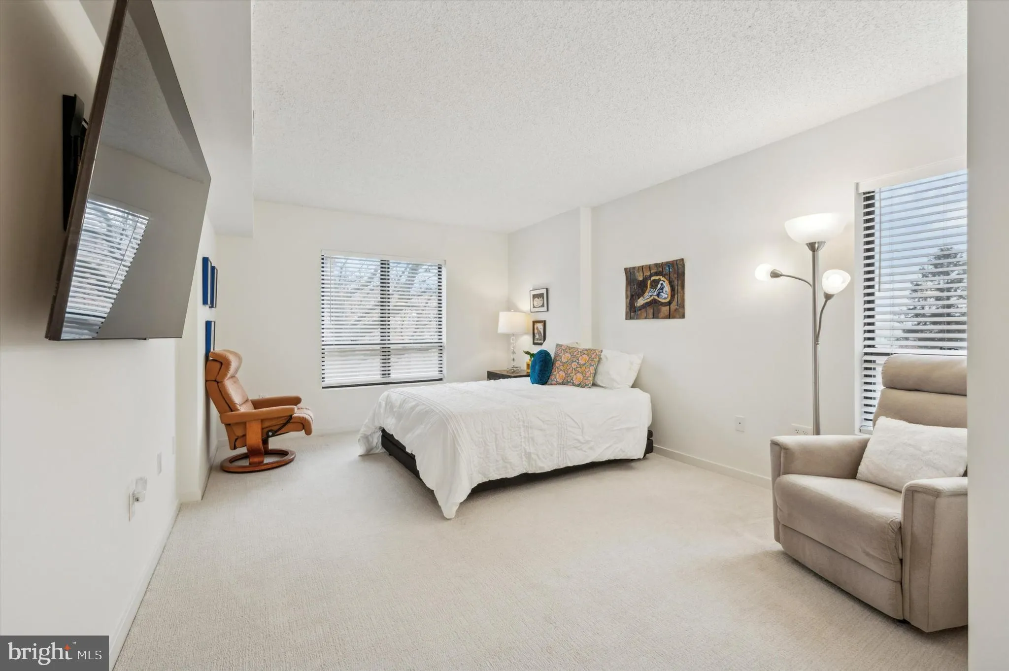 Elkins Park, Pennsylvania 19027, United States, 2 Bedrooms Bedrooms, ,2 BathroomsBathrooms,Residential,Pending,83991