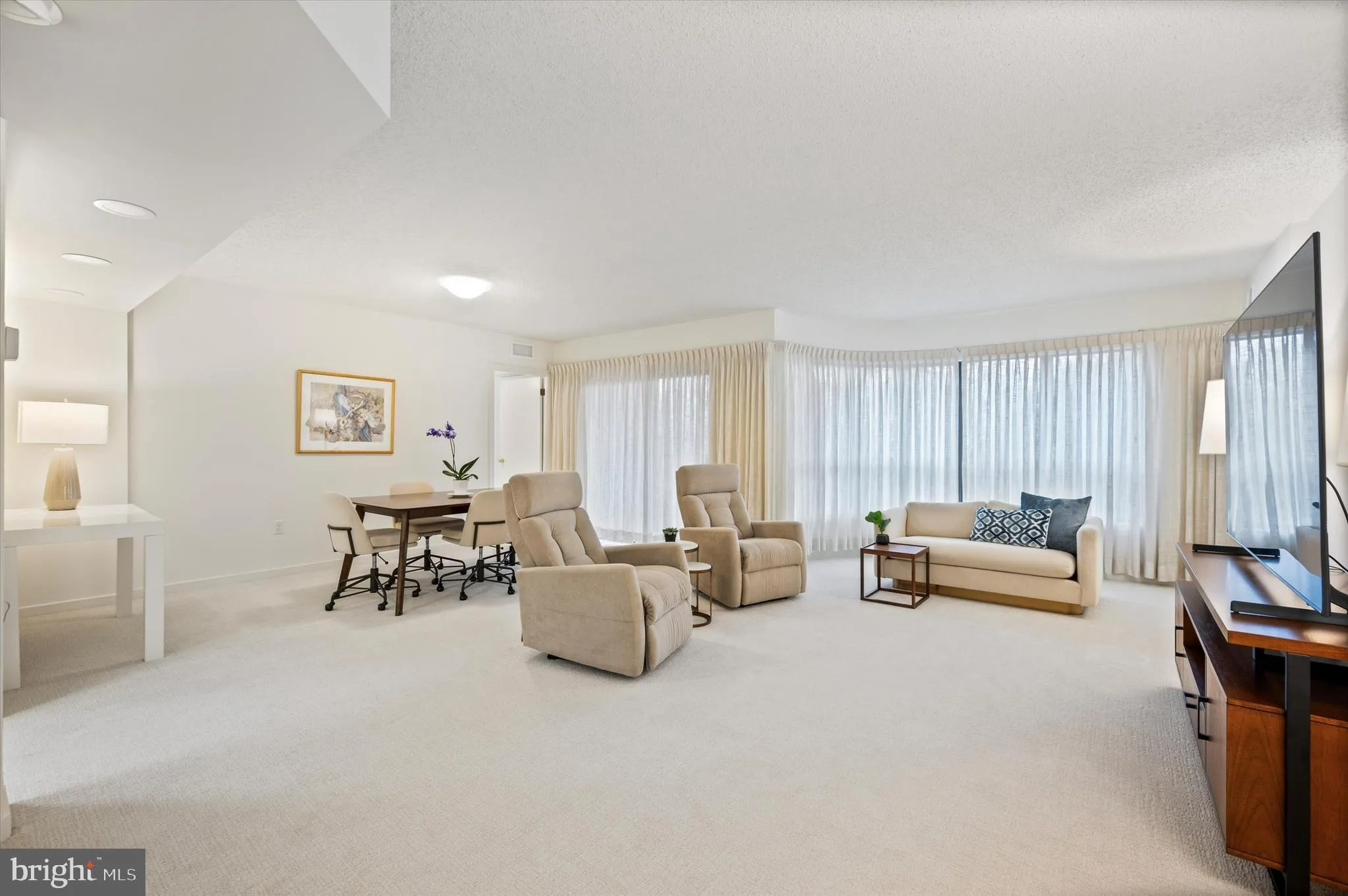 Elkins Park, Pennsylvania 19027, United States, 2 Bedrooms Bedrooms, ,2 BathroomsBathrooms,Residential,Pending,83991