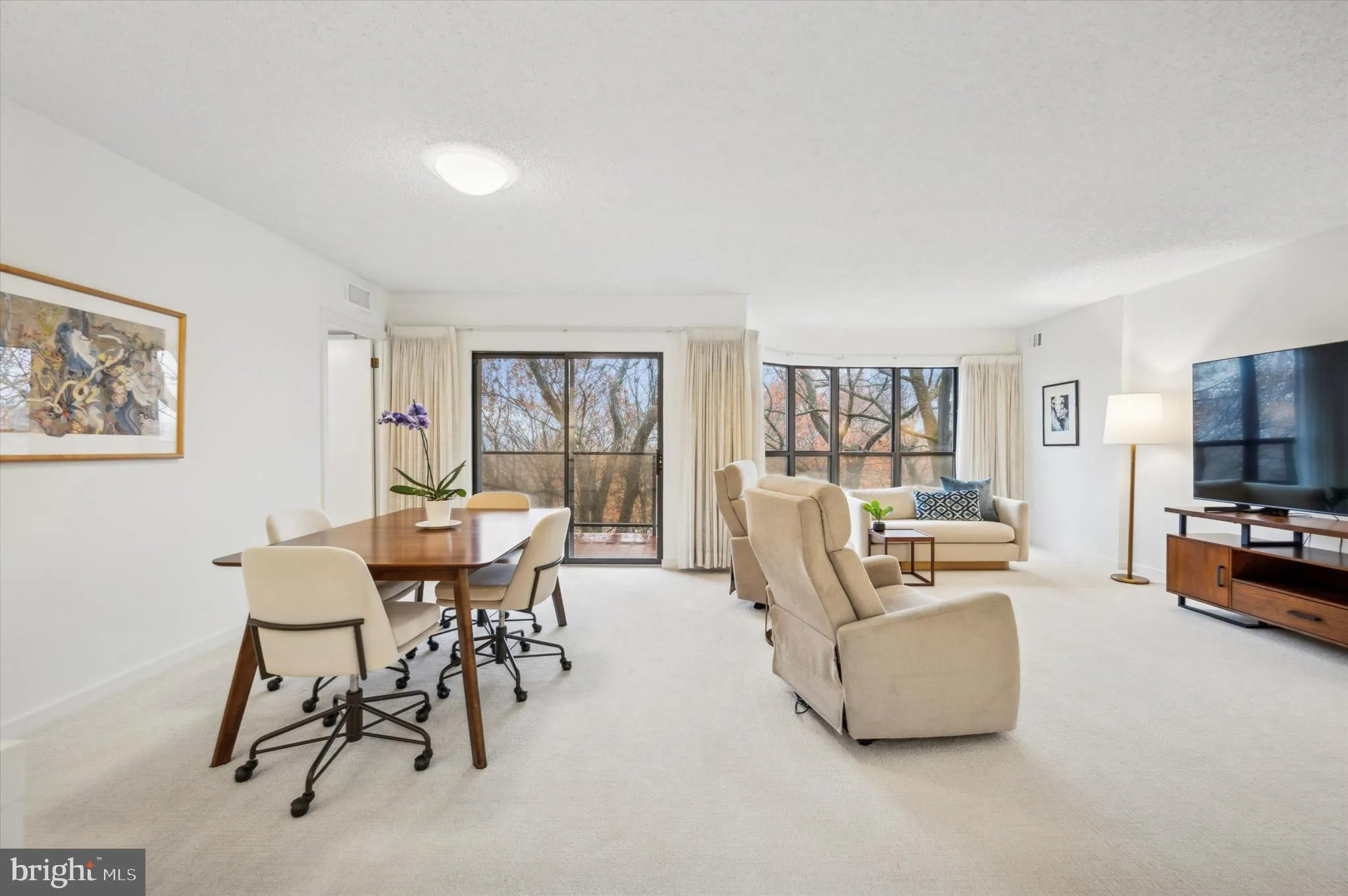 Elkins Park, Pennsylvania 19027, United States, 2 Bedrooms Bedrooms, ,2 BathroomsBathrooms,Residential,Pending,83991