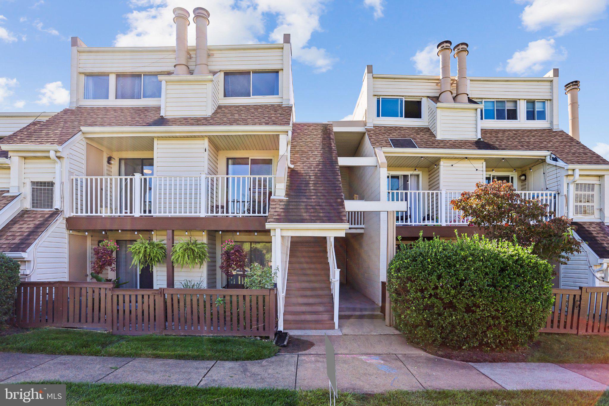 1006 WARWICK COURT B